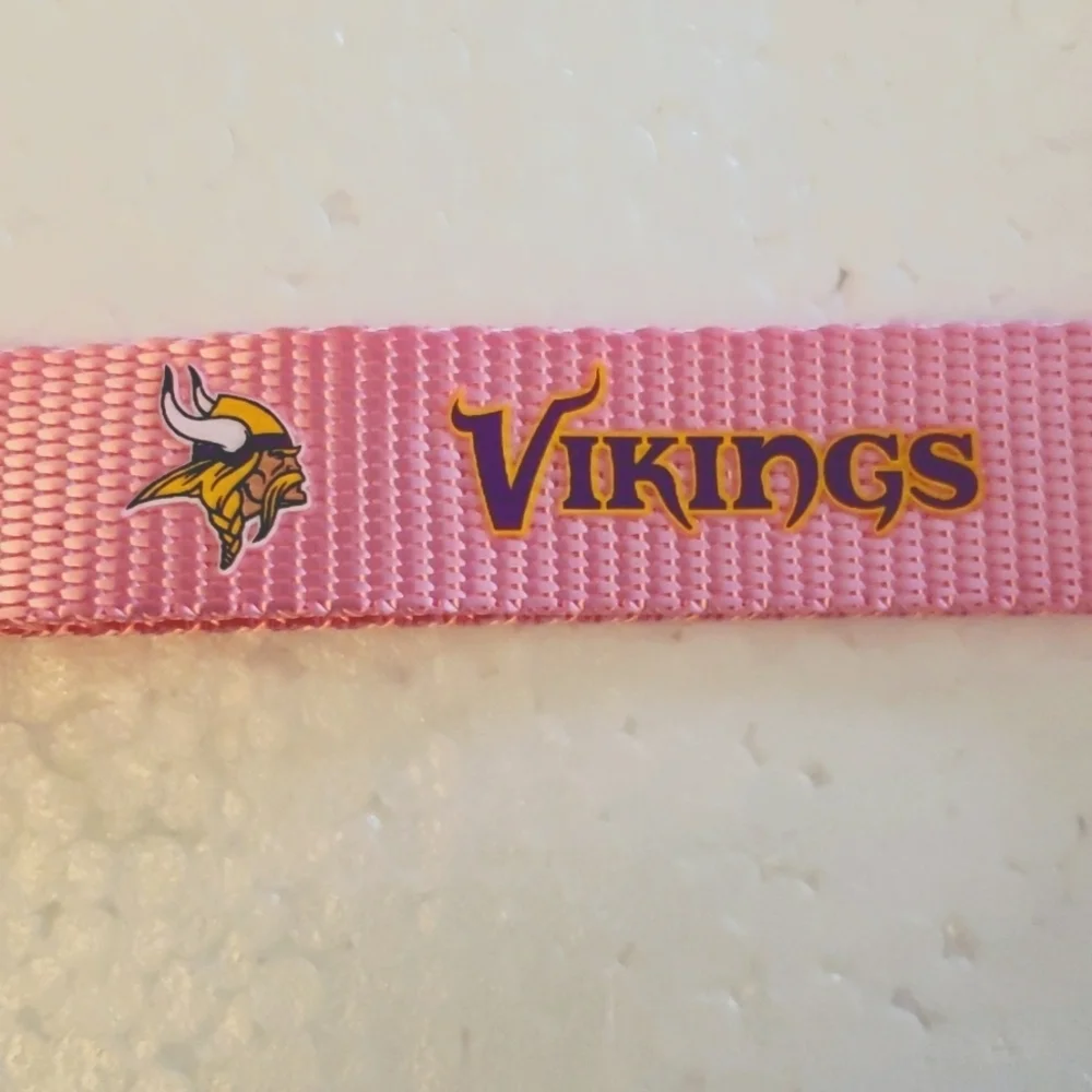 Aminco Minnesota Vikings Pink NFL Licensed Carabiner Lanyard Keychain
